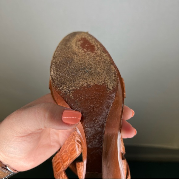 Bottega Veneta | Size 41 Brown Leather Wedge Sandals with Perforated‎ Design - Picture 5 of 7